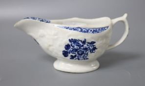 An 18th century Worcester blue and white sauceboat, width 13cm