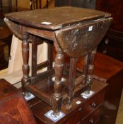 A small 18th century oak gateleg table, W.60cm, D.36cm, H.56cm