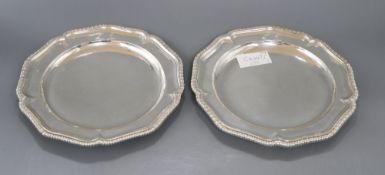 A pair of George IV silver shaped circular dinner plates, with gadrooned borders, Thomas Burwash,