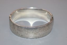 A modern textured silver bangle, Birmingham, 1971, 45 grams.CONDITION: Overall good condition.