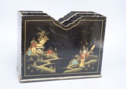 A Chinoiserie lacquer two division paper rack, height 23cm
