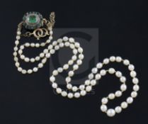 A single strand graduated cultured pearl necklace with emerald cluster set clasp, 50cm.CONDITION: