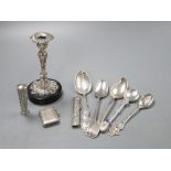 A group of assorted small silver including a small vesta case, a telescopic pencil case and a