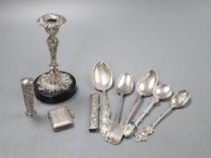 A group of assorted small silver including a small vesta case, a telescopic pencil case and a