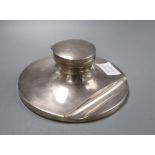 A George V silver capstan inkwell with pen rest, Chester 1915, loaded base, diameter 18cm