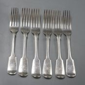 A harlequin set of six Victorian silver fiddle pattern table forks, mixed dates and makers, 16oz.