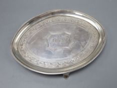 A George III silver teapot stand, with bright cut engraving, London 1792, 18cm, 3oz.