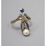 An Edwardian 18ct gold sapphire, pearl and rose diamond up-finger ring, stamped 750, size P