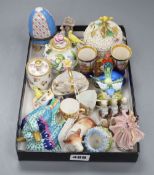 A quantity of miniature ceramics
