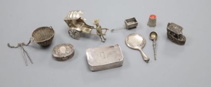 A George III curved silver snuff box, maker's mark IP, Birmingham 1813, 5.7 cm, and other small