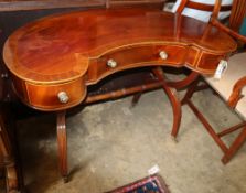 A reproduction mahogany kidney shaped dressing table, W.100cm, D.54cm, H.69cm