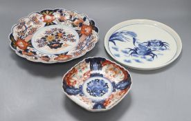 A Chinese blue and white 'crab' dish and two Imari dishes, largest diameter 25cm