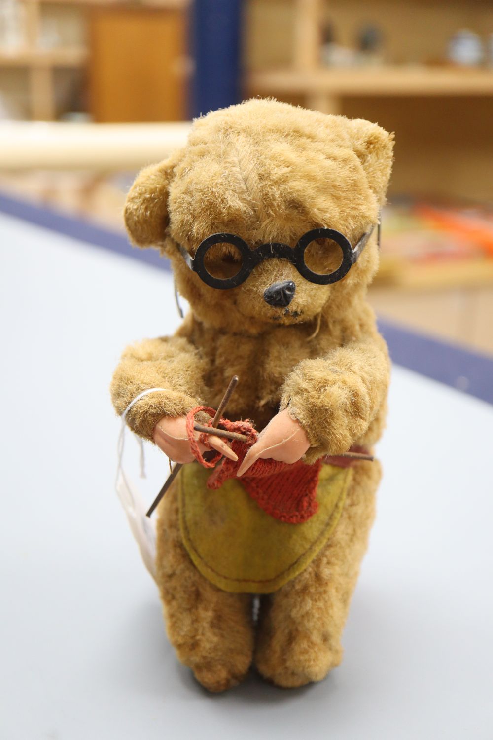 An automaton knitting bear, height 16cm - Image 2 of 3