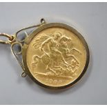 A gold half sovereign pendant
