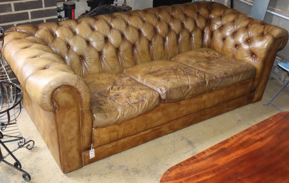 A pale brown leather buttoned Tetrad Chesterfield settee, W.205cm, D.94cm, H.70cm