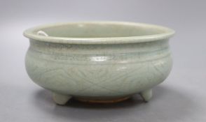 A Chinese Ming Longquan celadon tripod censer, diameter 17cm