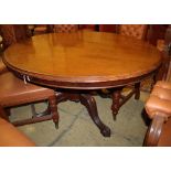 A Victorian oval mahogany loo table, W.142cm, D.100cm, H.66cm