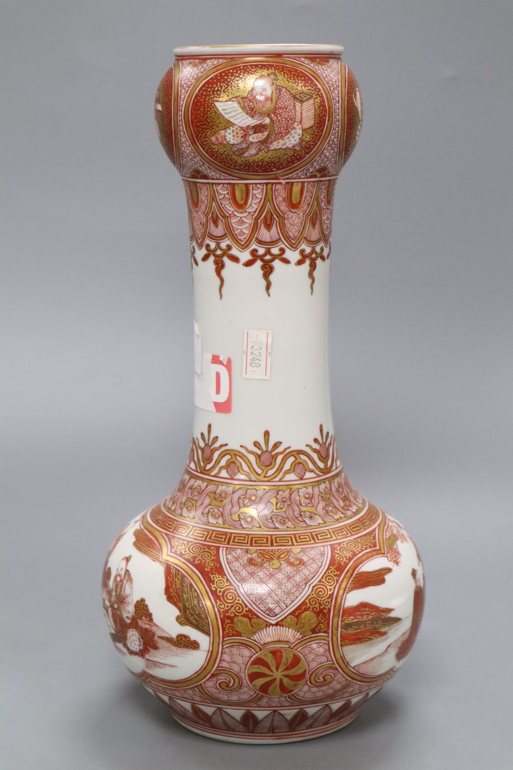 A Japanese Kutani vase, height 30cmCONDITION: There are one or two minor scuffs to the paint, it - Image 2 of 5