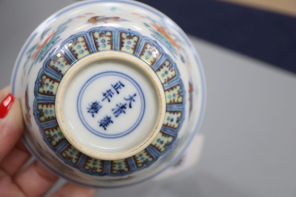 A Chinese doucai porcelain bowl, Yongzheng mark but later, diameter 10cm - Bild 5 aus 5