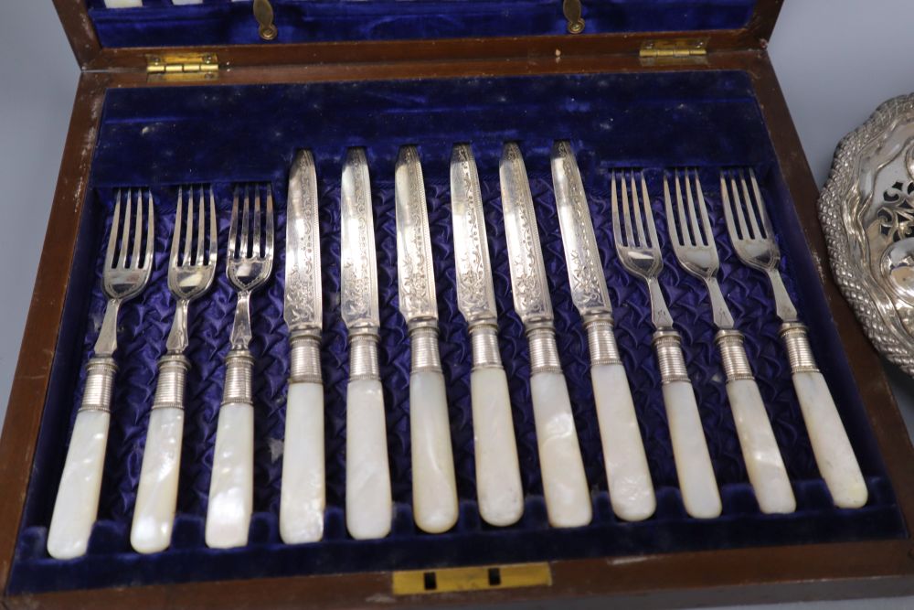 A Victorian electroplate egg cruet stand and cased set of fruit knives and forks - Image 3 of 4