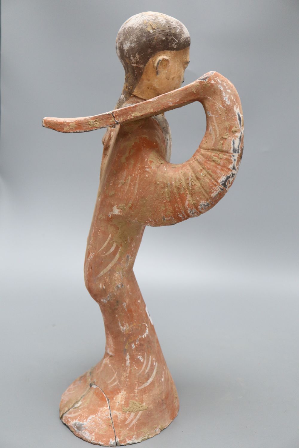 A Chinese painted pottery figure of a dancer, Han dynasty or later, height 45cm - Bild 2 aus 5