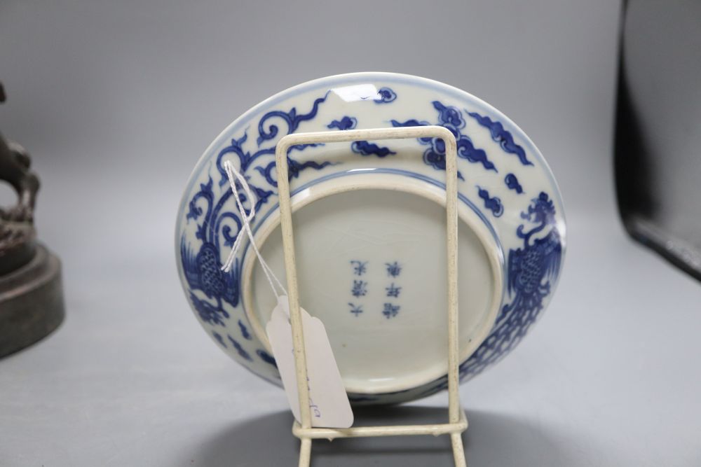 A Chinese blue and white 'phoenix' dish, Guangxu mark but later, diameter 16.5cm - Bild 2 aus 3