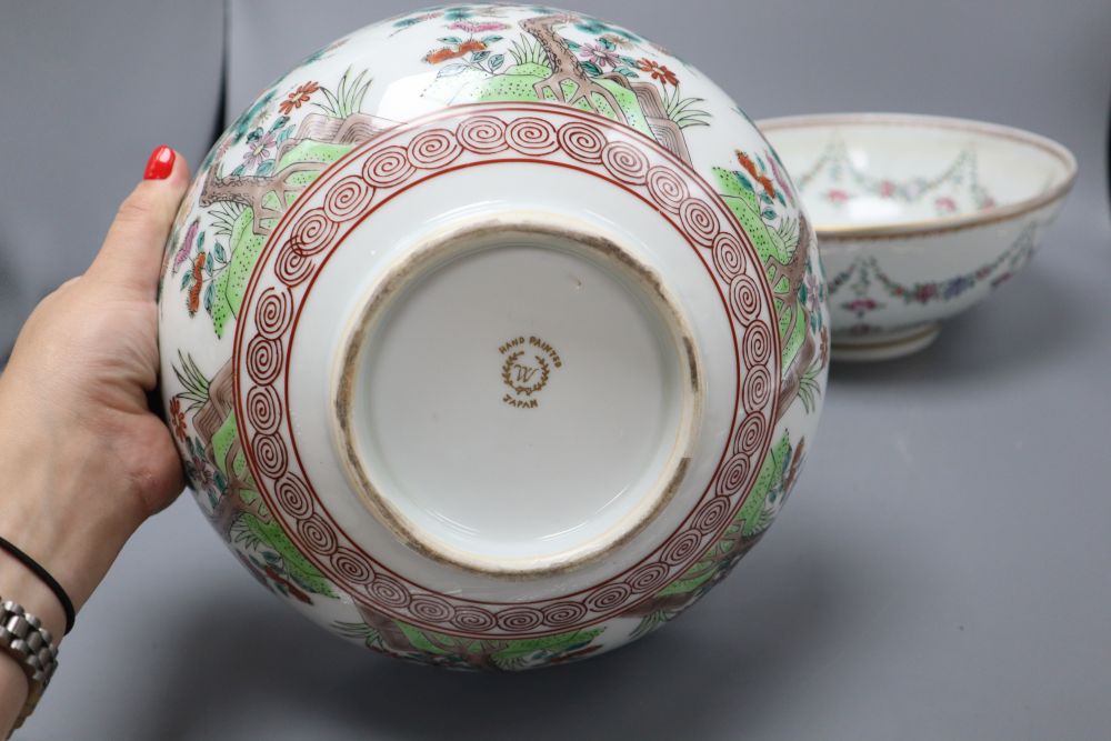 Two Samson famille rose bowls, in Qianlong style and a Japanese kutani bowlCONDITION: Both Samson - Bild 4 aus 8