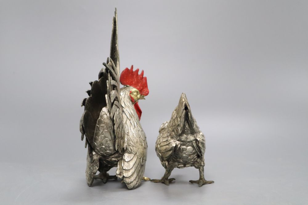 A pair of Japanese patinated metal chickens - Image 4 of 4