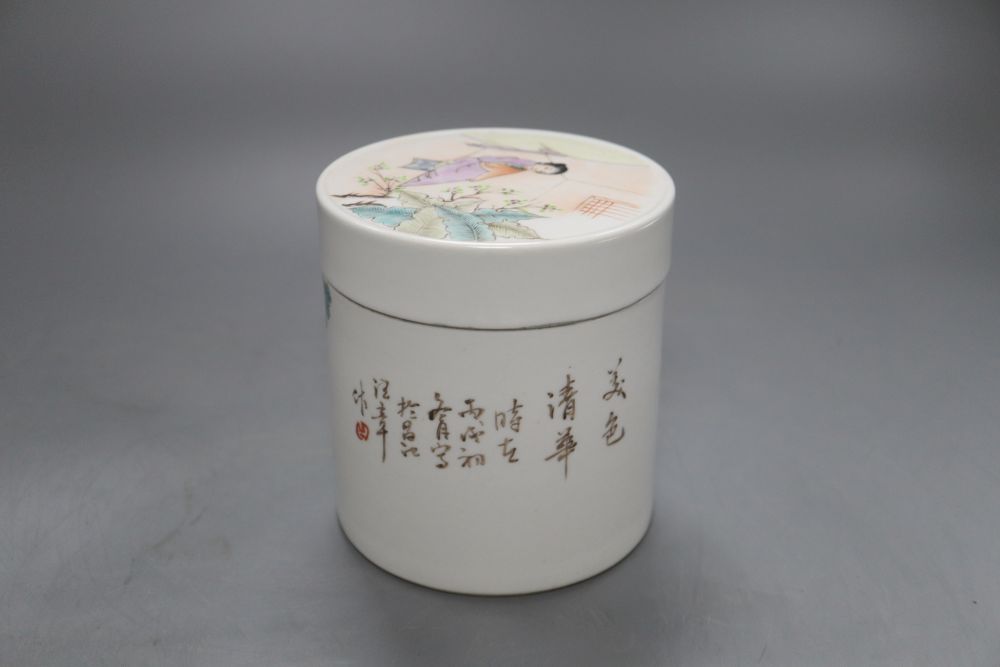 A Chinese famille rose jar and cover, 11.5cm high - Bild 4 aus 5