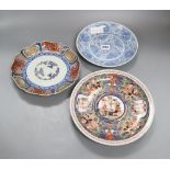 Two Japanese Arita dishes and a Chinese blue and white dish, largest diameter 24cmCONDITION: The