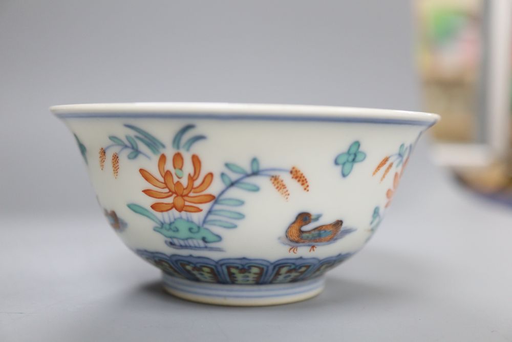 A Chinese doucai porcelain bowl, Yongzheng mark but later, diameter 10cm - Bild 3 aus 5