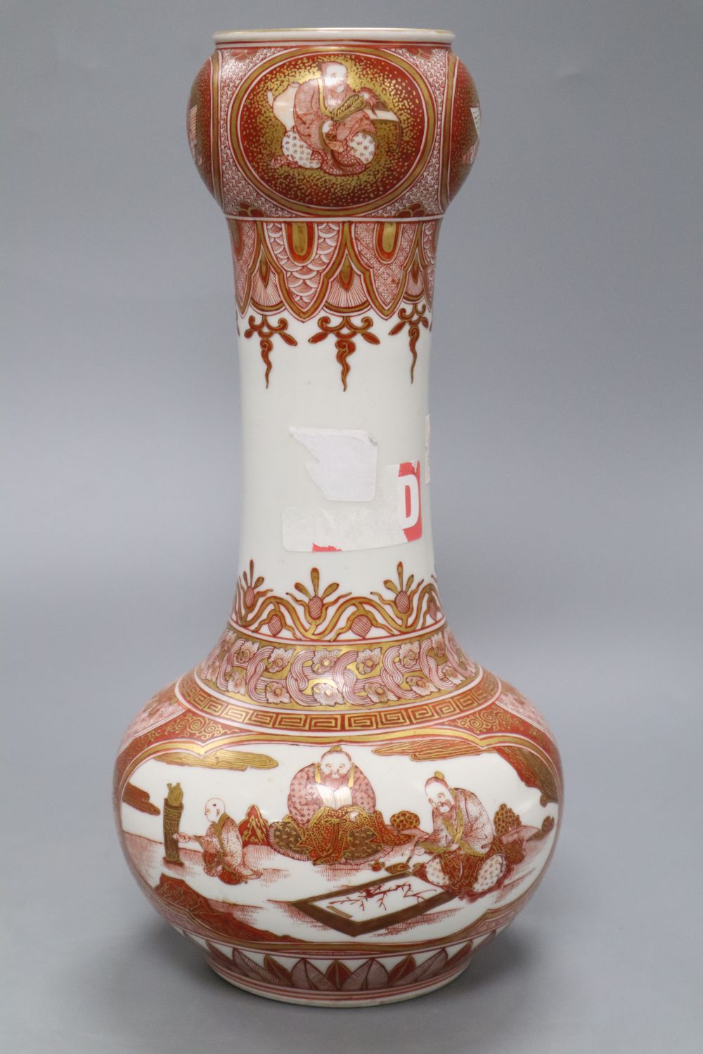 A Japanese Kutani vase, height 30cmCONDITION: There are one or two minor scuffs to the paint, it - Image 3 of 5
