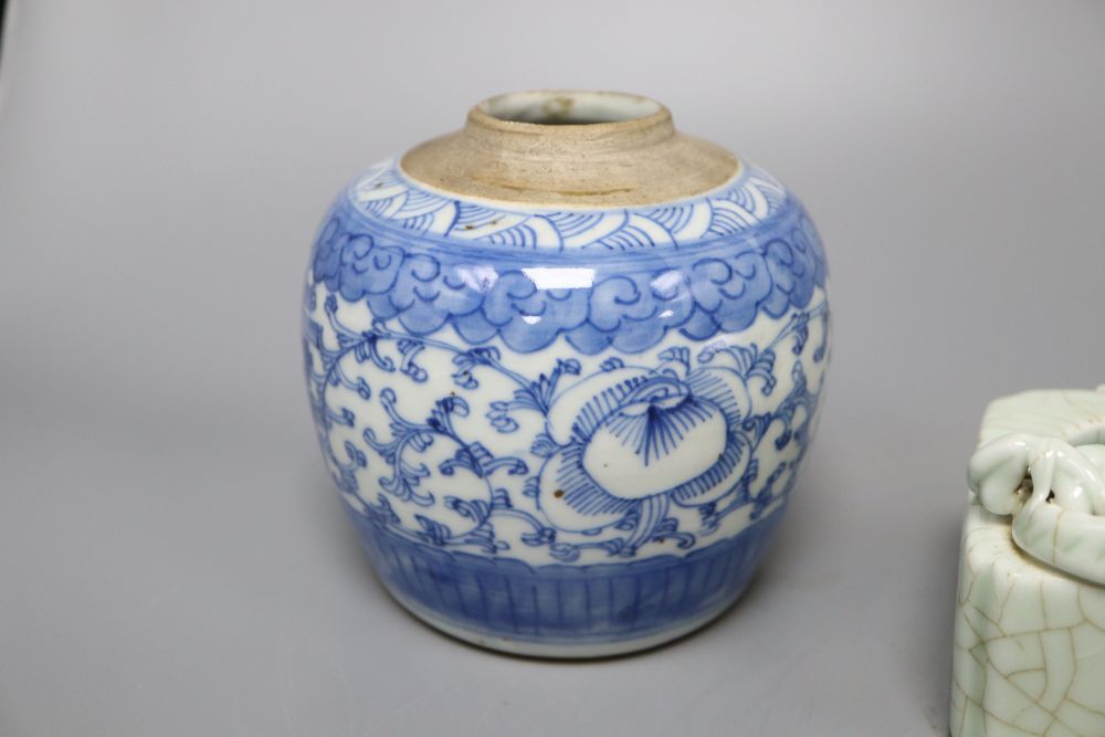 A Chinese blue and white jar, a crackleglazed 'dragon' brush washer and an enamelled dish - Bild 4 aus 6