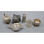 A silver tea strainer, a silver serviette ring and five various silver condiments, 8.95oz (excluding