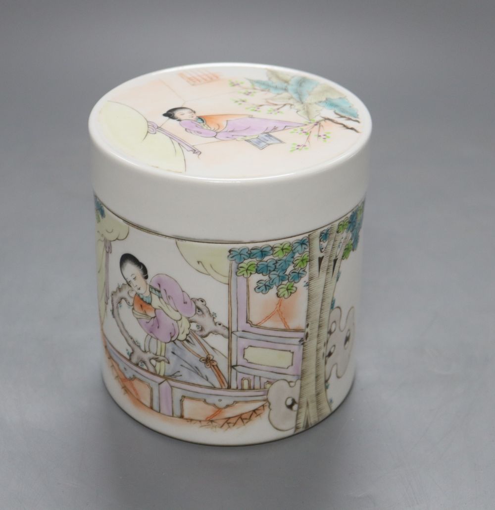 A Chinese famille rose jar and cover, 11.5cm high