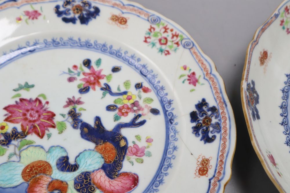 Two Chinese famille rose tobacco leaf plates, 18th centuryCONDITION: The smaller of the two has a ' - Bild 2 aus 6