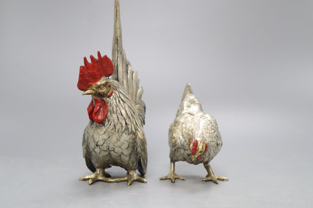 A pair of Japanese patinated metal chickens - Image 2 of 4