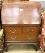 An Edwardian mahogany bureau, W.72cm