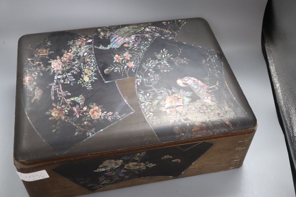 A Japanese mother-of-pearl inlay lacquer box - Image 2 of 4