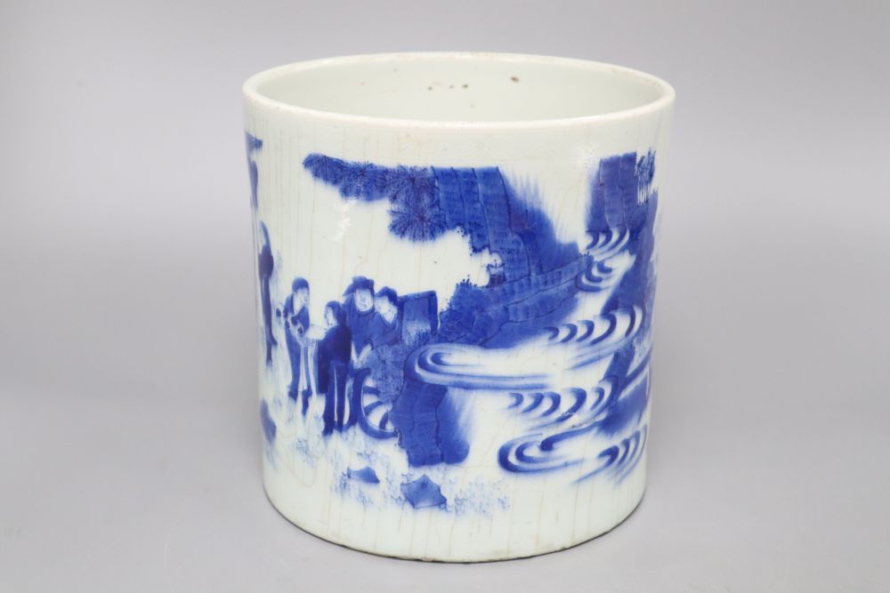 A Chinese blue and white brushpot, height 18cmCONDITION: There is heavy discoloured crazing - Bild 2 aus 8