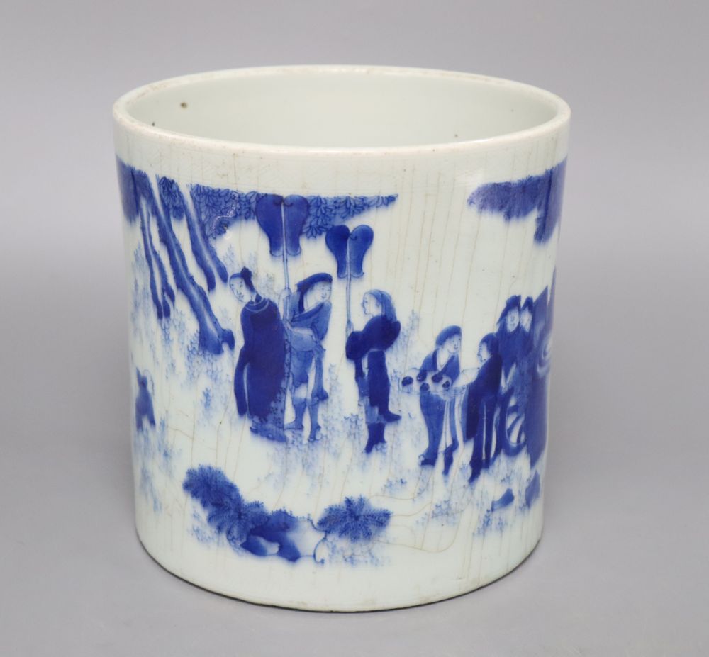 A Chinese blue and white brushpot, height 18cmCONDITION: There is heavy discoloured crazing