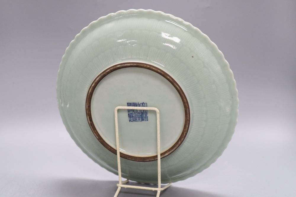 A Chinese celadon glazed dish, 18th / 19th century, Qianlong mark, diameter 28cmCONDITION: There are - Bild 4 aus 5