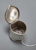 An 18ct century white metal nutmeg grater, with engraved initials, unmarked, 28mm.CONDITION: Hinge