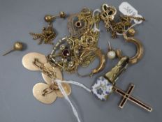 Mixed jewellery including a pair of yellow metal cufflinks (stamped 15), two 9ct pendants, one on