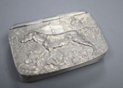 A metal snuff box embossed with hunting dog scene, 65mm
