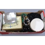 A quantity of assorted jewellery including costume and white metal.
