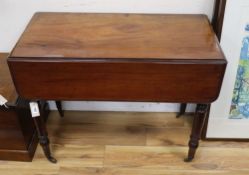 A Victorian mahogany Pembroke table, W.91cm, D.46cm, H.70cm