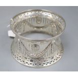 A George V pierced silver dish ring, Williams Ltd, Birmingham, 1910, base diameter 14.7cm, 6.5 oz.