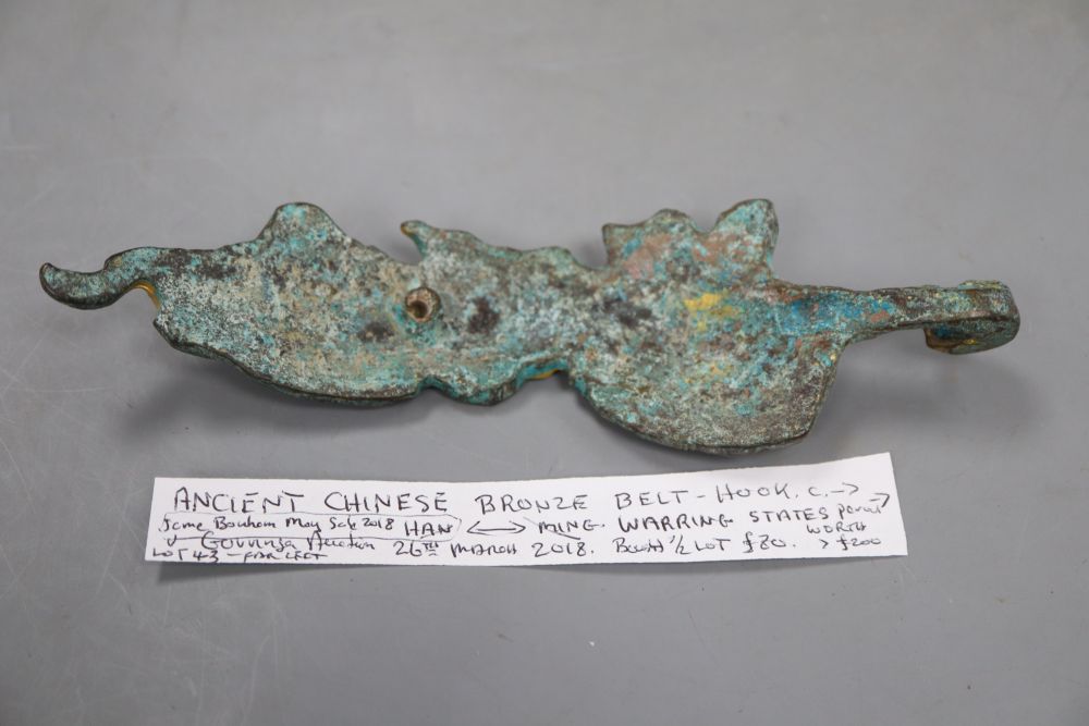 A Chinese bronze belt hook Han/Ming dynasty - Image 2 of 2