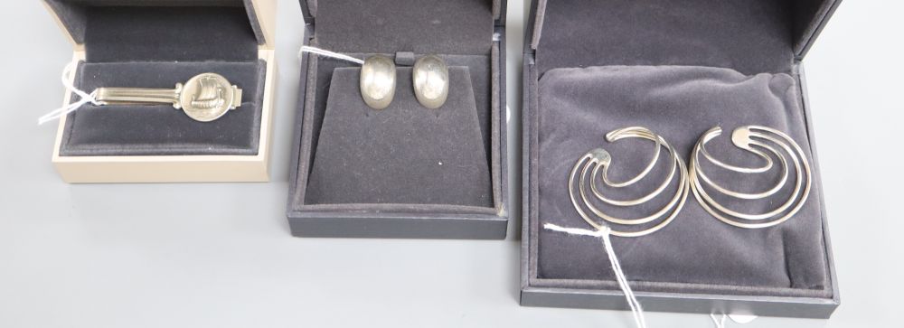 Allan Scharff for Georg Jensen, a pair of sterling silver 'Alliiance' earrings, No. 555 and two